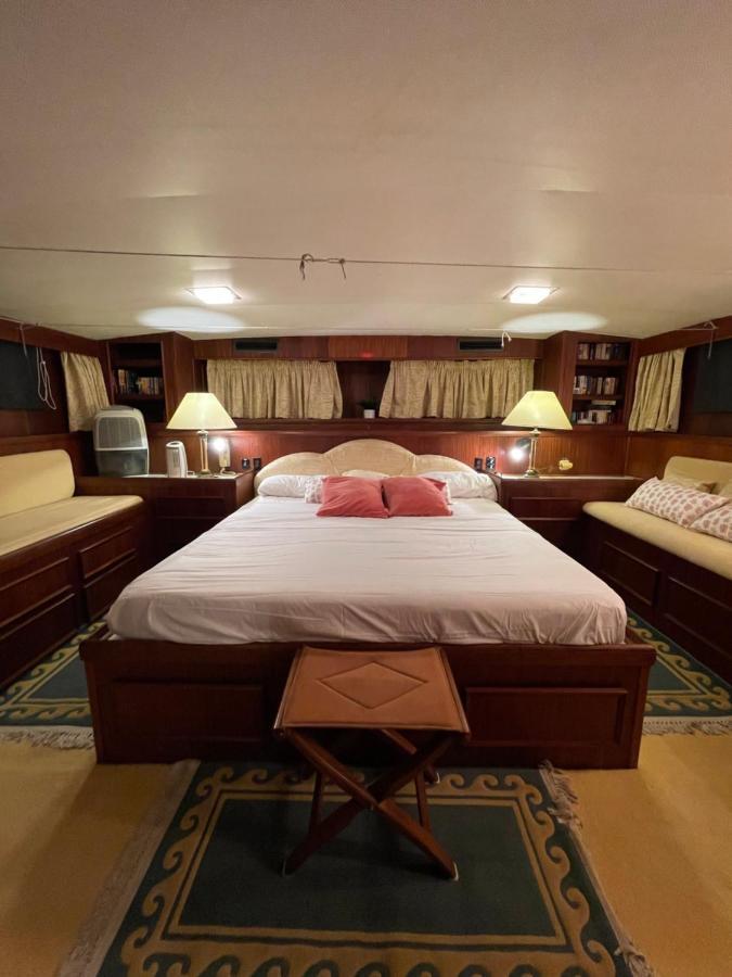 Hotel Yacht Our Alissa Sant Adria de Besos Exteriér fotografie